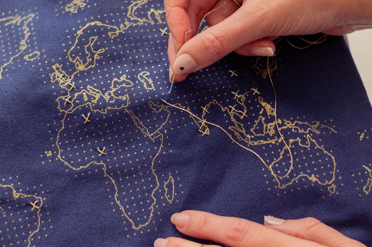 Sac fourre-tout Stitch Your Travels - Marine avec poignées en cuir – Image 5