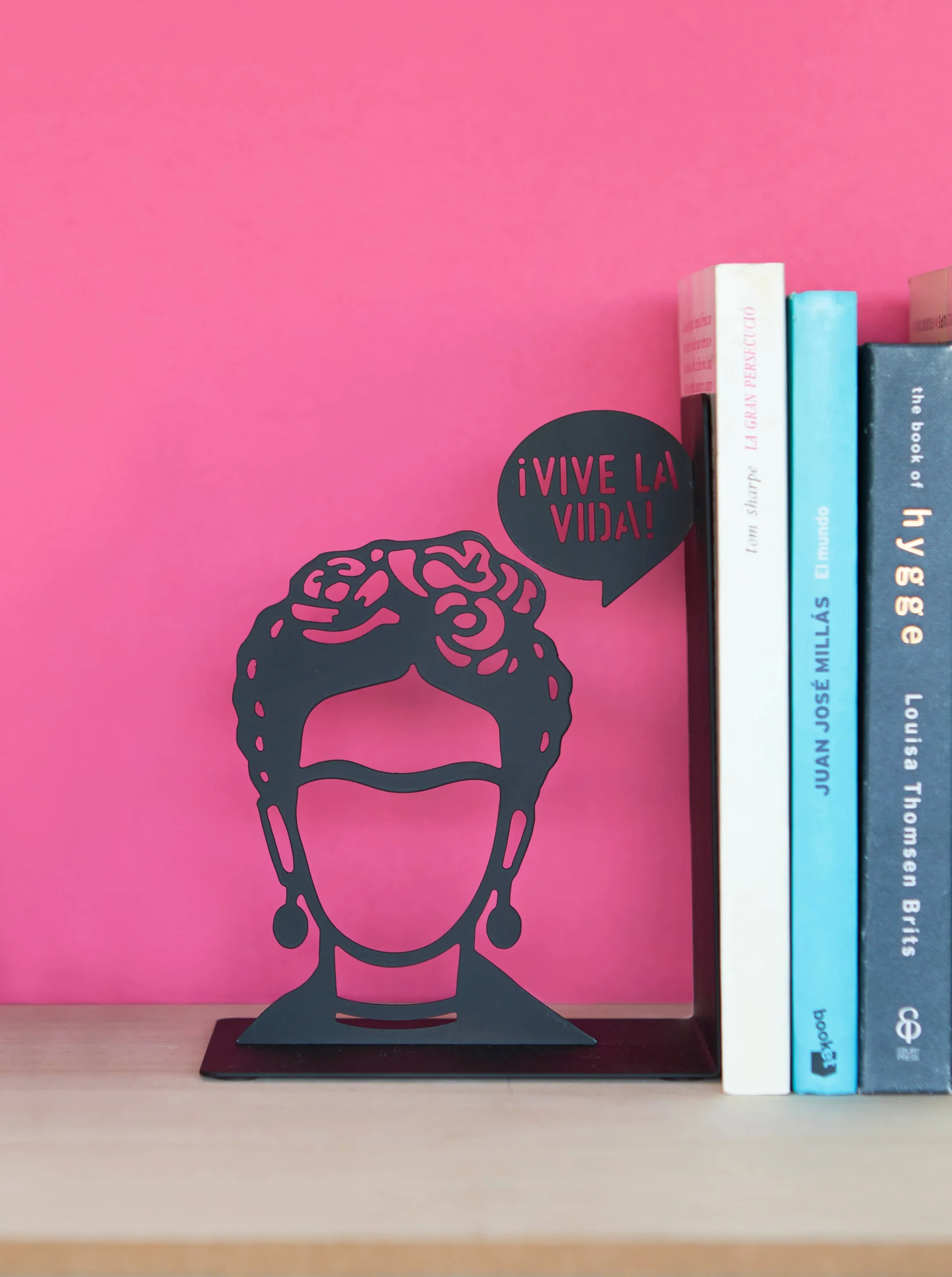 Porte-livres Frida – Balvi | Serre-livres métal noir design artiste – Image 2