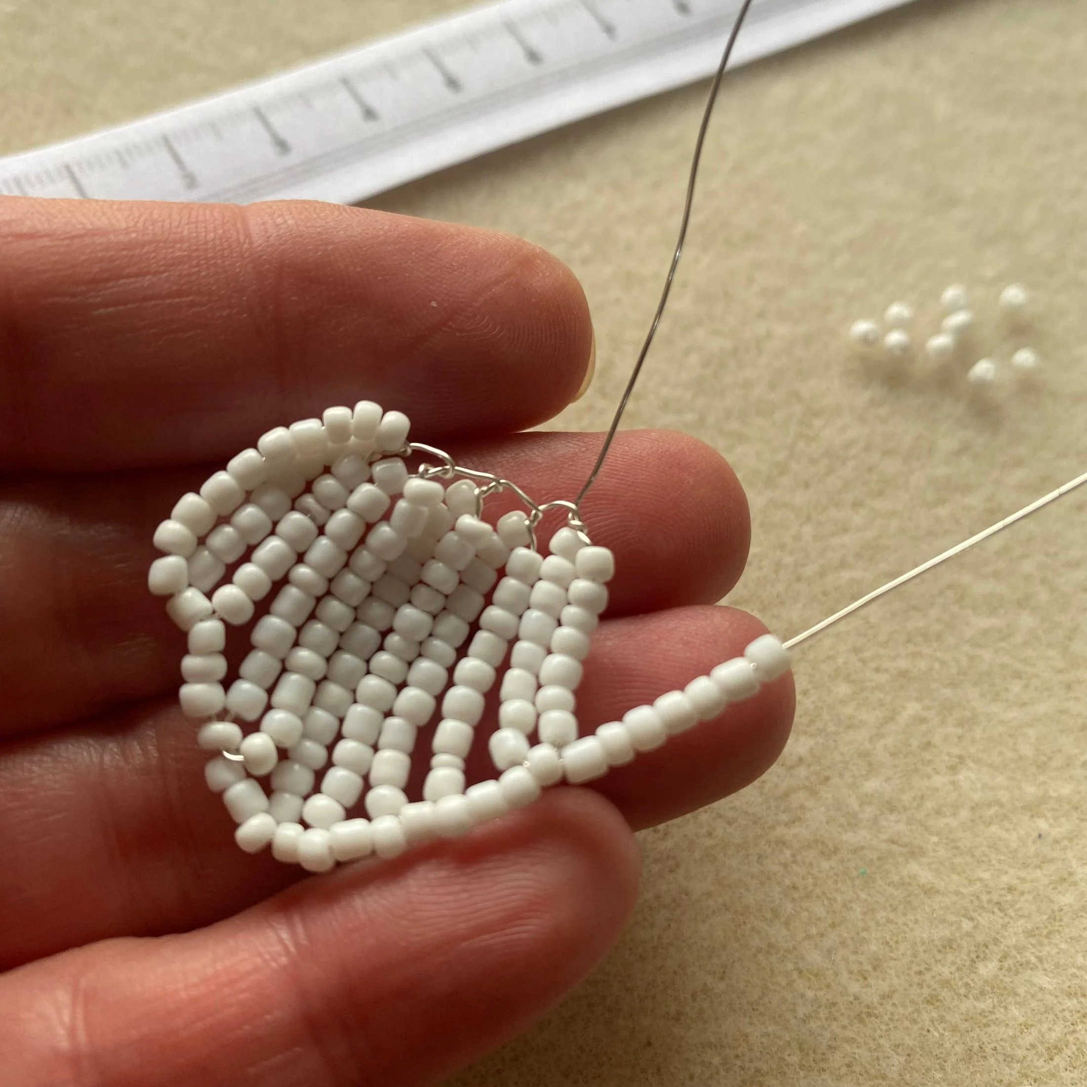 Un kit de création de couronnes de baisers d'hiver pour adultes. Cadeau créatif. – Image 4