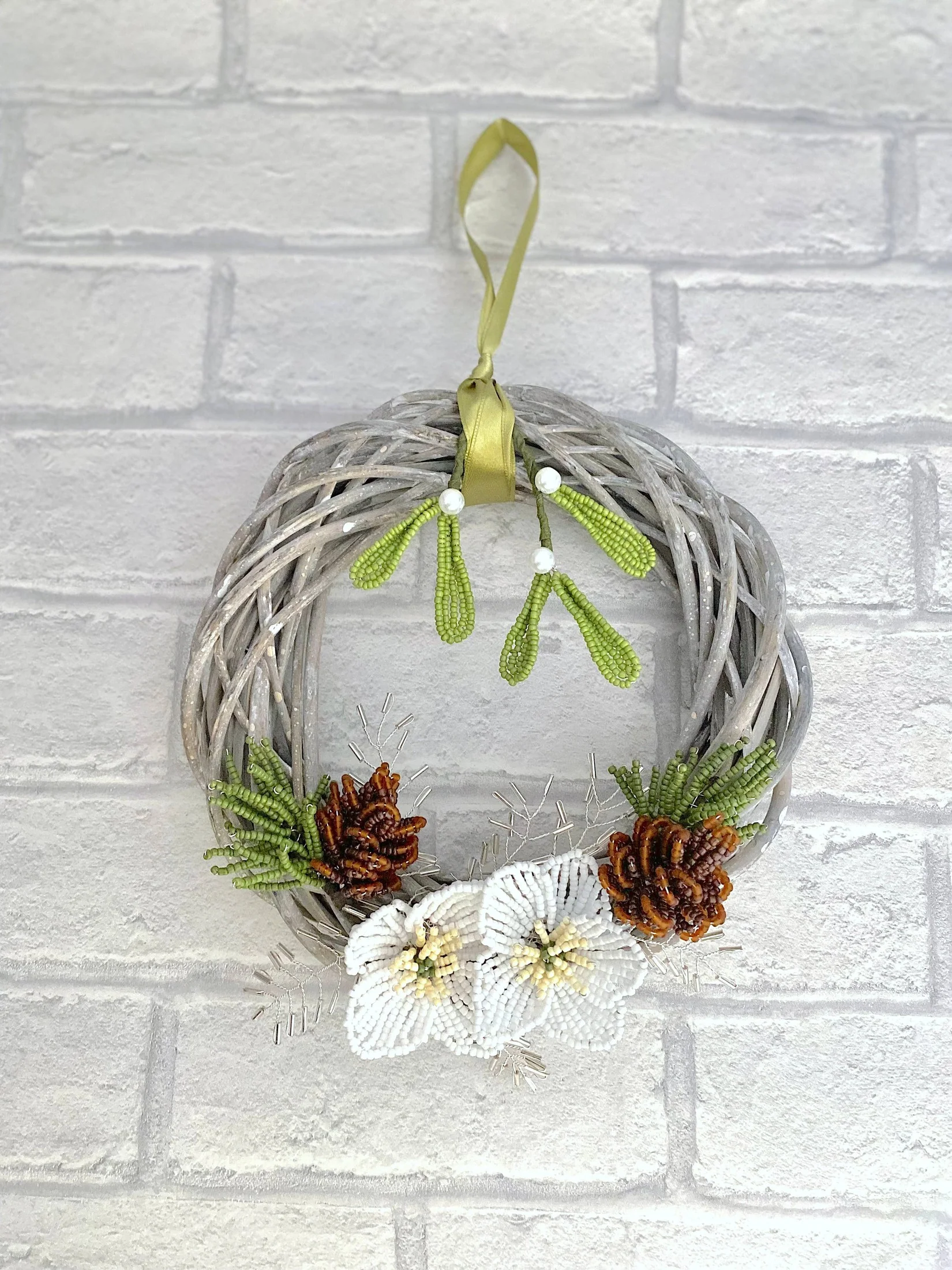 Un kit de création de couronnes de baisers d'hiver pour adultes. Cadeau créatif. – Image 2